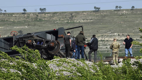 Зерно попало под откос // В Крыму сошел с рельсов грузовой поезд