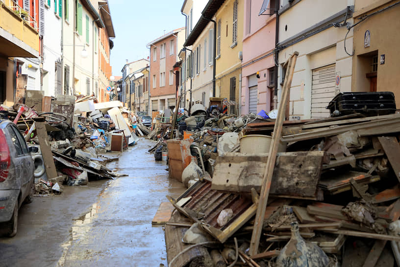 Фаэнца, Италия. Улица города после наводнения