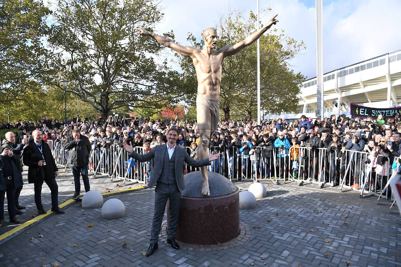 8 октября 2019 года статуя Златана Ибрахимовича была открыта в его родном городе, у стадиона Мальме. После нескольких случаев вандализма со стороны болельщиков она была снята с постамента 5 января 2020 года