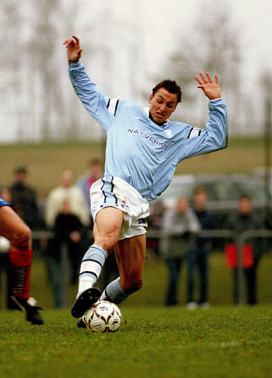 В 1996 году Ибрахимович подписал свой первый профессиональный контракт с «Мальме» (Швеция), а в 1999-м дебютировал в основной команде. В клубе он провел 40 матчей и забил 16 голов