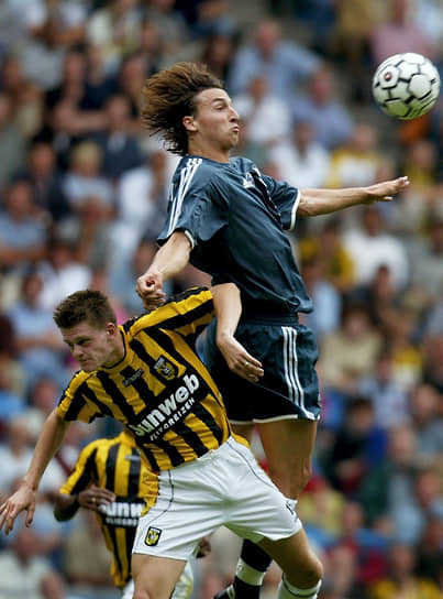 8 августа 2001 года Ибрахимович дебютировал в составе «Аякса» в матче Лиги чемпионов против «Селтика». В команде швед провел три года, сыграл 108 матчей, забив в них 47 голов. Дважды с клубом он выиграл чемпионат страны и один раз — Кубок