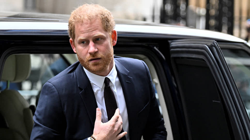 Принц Гарри прибыл в Верховный суд Лондона, где даст показания против таблоида