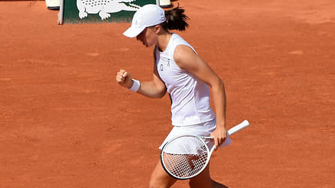 Польская стрела // Прошлогодняя чемпионка теннисного Roland Garros Ига Швентек легко вышла в полуфинал