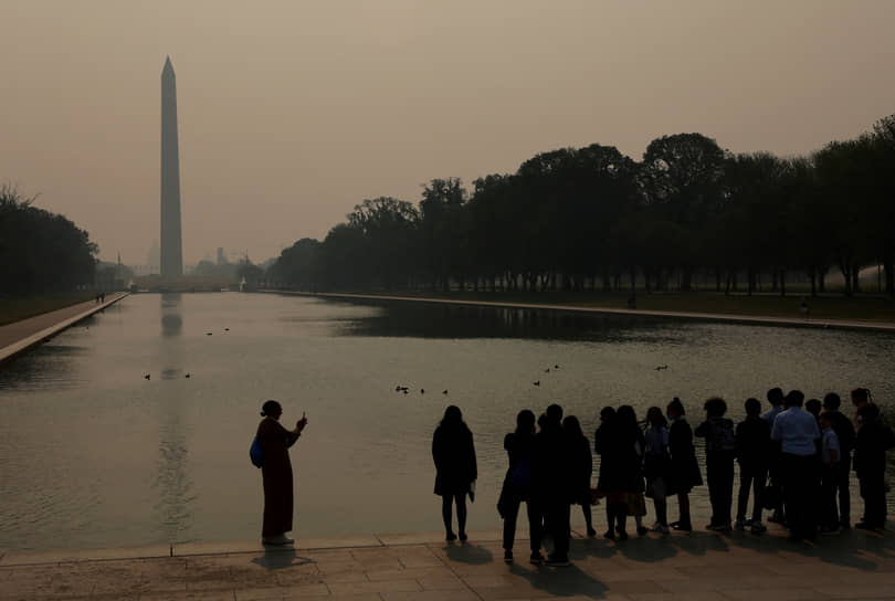 Вашингтон, США. Мемориал Линкольна в смоге от лесных пожаров в Канаде