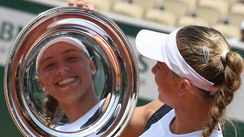 Алина Корнеева взяла половину Большого шлема // Вслед за юниорским Australian Open 15-летняя теннисистка выиграла и Roland Garros