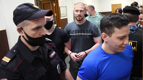 Бывшим полицейским придется поработать // Осужденным по делу Ивана Голунова смягчили наказание