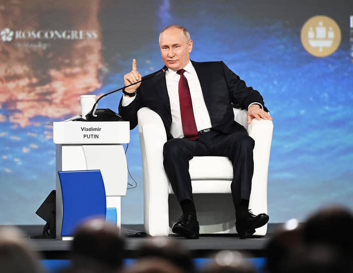 Выступление президента России Владимира Путина на пленарной сессии ПМЭФ