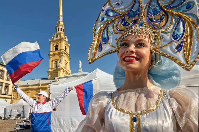 Санкт-Петербург. Девушка в кокошнике