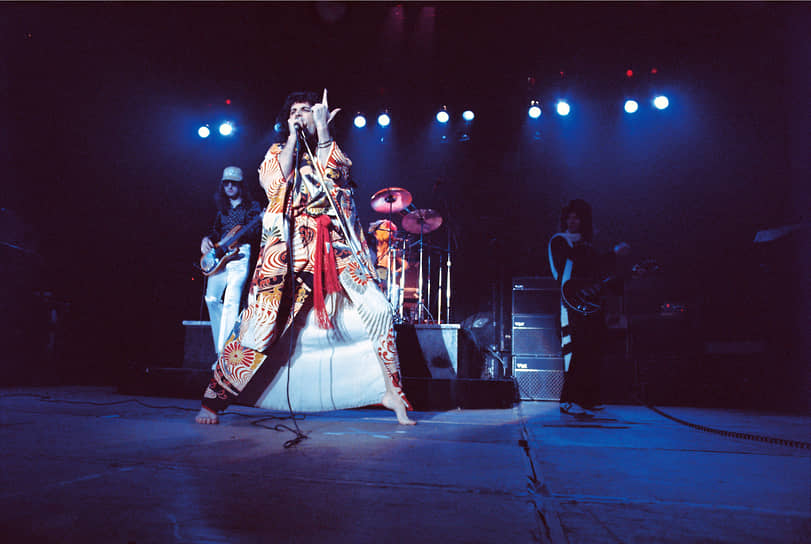 &lt;b>Фредди Меркьюри, рок-музыкант&lt;/b>&lt;br>Родился в 1946 году в Занзибаре, имя при рождении — Фаррух Булсара. Часть детства провел в Индии. В 1964 году его семья бежала в Лондон (Великобритания), спасаясь от Занзибарской революции. В 1970 году под псевдонимом Фредди Меркьюри стал вокалистом группы Queen, одной из самых успешных в истории рок-музыки. Умер в 1991-м