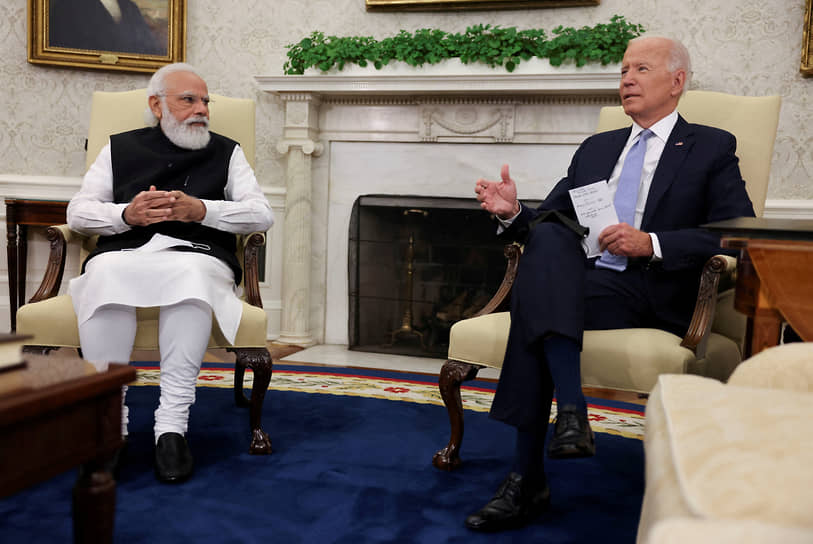 Премьер Индии Нарендра Моди (слева) и президент США Джо Байден во время встречи в 2021 году