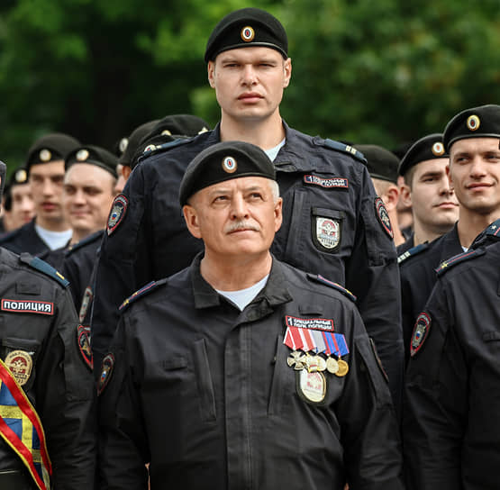 Москва. Силовики во время обращения президента России Владимира Путина к сотрудникам Минобороны, Росгвардии, ФСБ, МВД и ФСО на Соборной площади Кремля