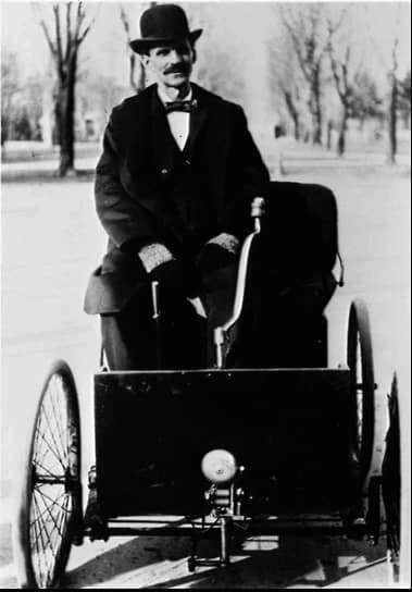 Промышленник Генри Форд и его первый автомобиль