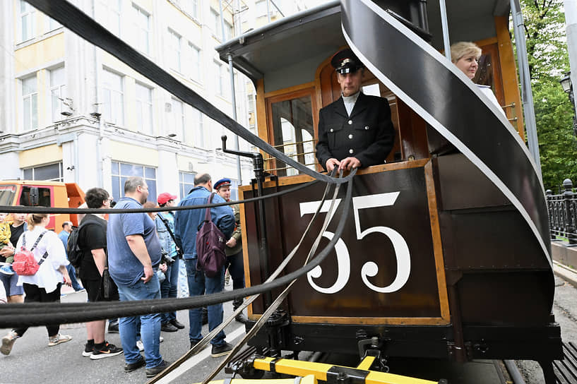 Парад начался у станции метро «Новокузнецкая»