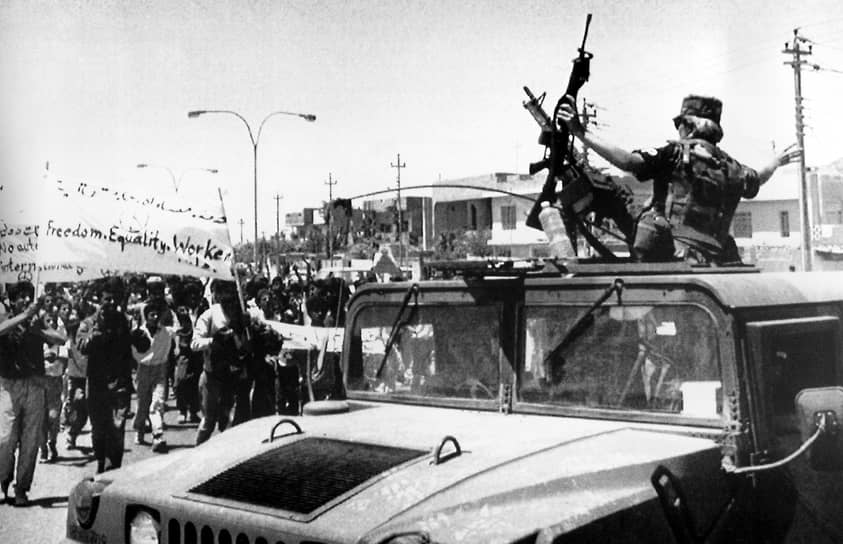 В марте 1991 года по Ираку прокатились масштабные протесты против действующего режима, которые возглавляли шииты и курды. Арабы называют их «Интифада Шаабания». Поводом стали обвинения в нарушении прав человека и ухудшении экономического положения. В течение двух недель повстанцам удалось захватить большинство иракских городов и провинций