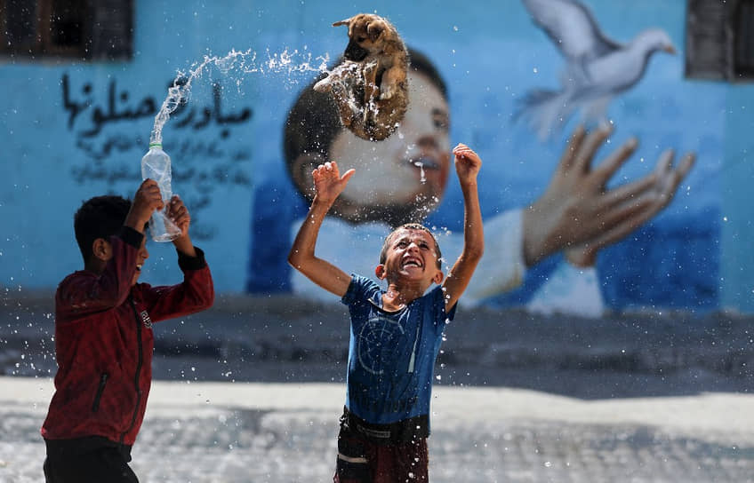 Сектор Газа. Мальчики играют в лагере для беженцев Аль-Шати