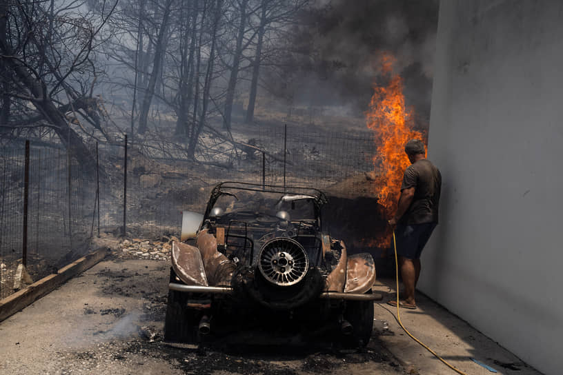 Родос, Греция. Последствия лесных пожаров, вызванных аномальной жарой и сильным ветром
