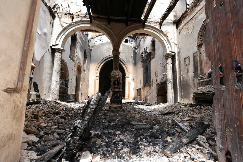 Палермо, Италия. Сгоревшая от лесного пожара церковь Санта-Мария-ди-Джезу