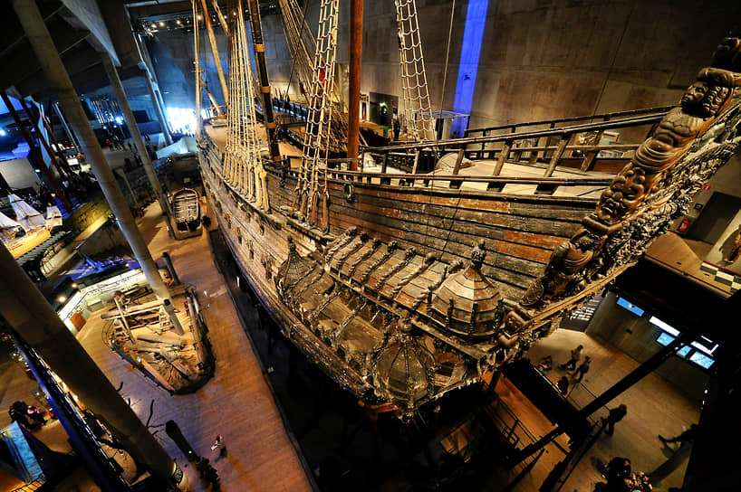 Шведский корабль «Васа» получил свое название в честь королевской династии. Его задумывали как флагман и крупнейший корабль национального флота. Но из-за ошибок в конструировании он затонул при первом же выходе из гавани 20 августа 1628 года. Судно смогли поднять со дна спустя 333 года — 24 апреля 1961 года. На острове Юргорден (Стокгольм) специально для «Васа» построен музей. В настоящий момент это единственный в мире сохранившийся парусный корабль начала XVII века 