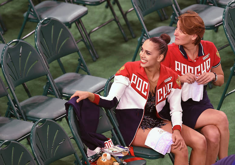Воспитанница Ирины Винер-Усмановой — олимпийская чемпионка по художественной гимнастике Маргарита Мамун (слева) 