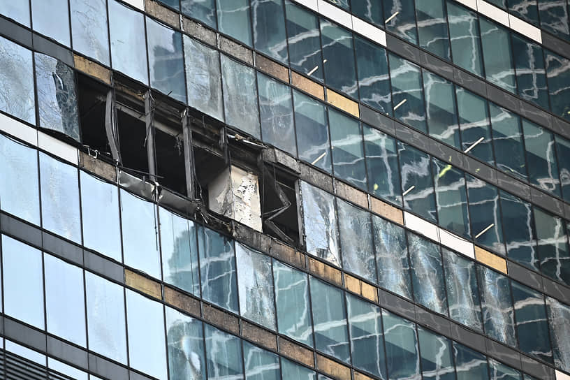Выбитые окна на 21 этаже башни «IQ-квартала»