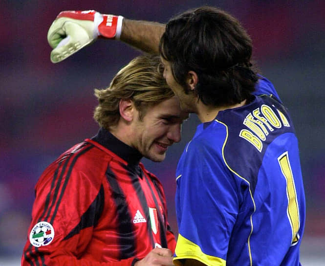 В марте 2004 года Пеле назвал Буффона одним из 125 лучших из ныне живущих футболистов &lt;br> На фото: с нападающим «Милана» Андреем Шевченко (слева), декабрь 2004 года