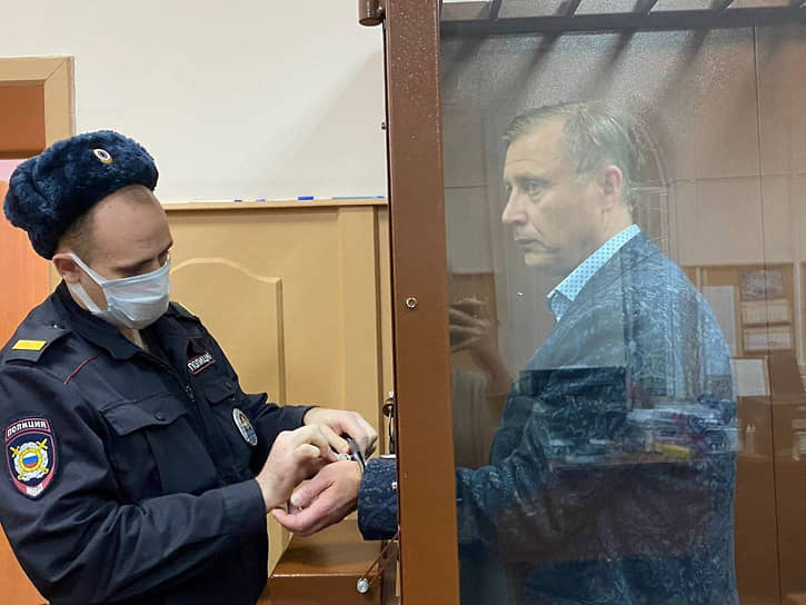 Бизнесмен Владислав Левчугов в зале суда