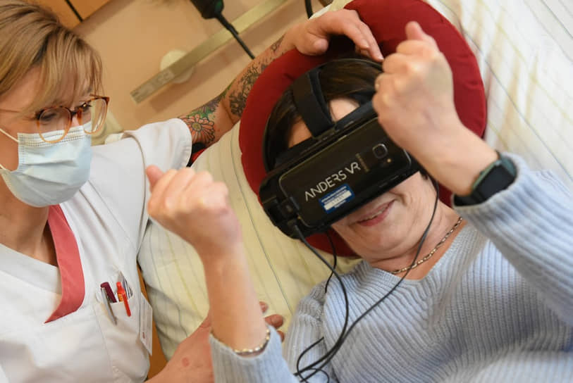 Во время VR-терапии симулируются ситуации, которые в реальной жизни вызывают стресс, чтобы человек научился с ним бороться