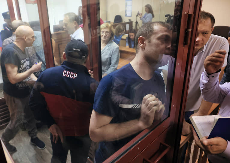 Екатеринбург. Вынесение приговора фигурантам дела о массовом отравлении суррогатным алкоголем, от которого скончались 44 человека