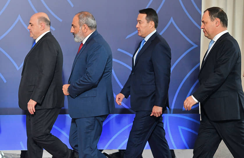 Ереван, Армения. Слева направо: премьер-министры России, Армении, Казахстана и Белоруссии Михаил Мишустин, Никол Пашинян, Алихан Смаилов и Роман Головченко перед началом заседания Евразийского межправительственного совета