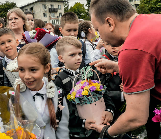Торжественная линейка в школе №341 в Санкт-Петербурге