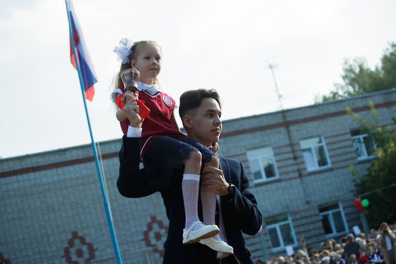 Первый звонок в новосибирском лицее №81