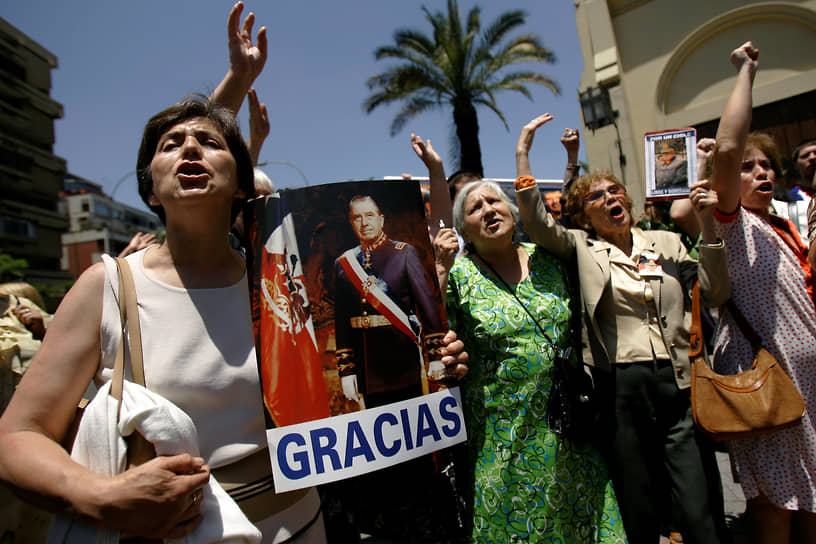 До сих пор республика Чили расколота по вопросу о том, кем был Аугусто Пиночет (на фото: сторонники экс-диктатора)