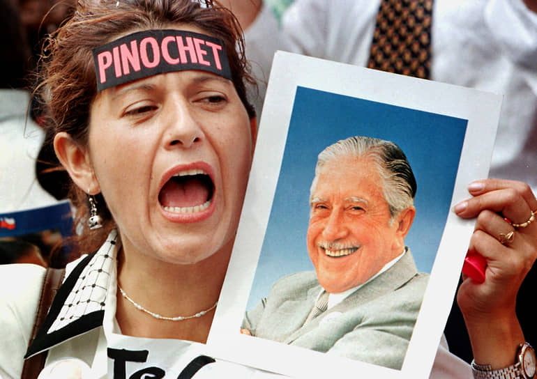 Решение об аресте Аугусто Пиночета было воспринято неоднозначно (на фото: сторонница бывшего чилийского диктатора)