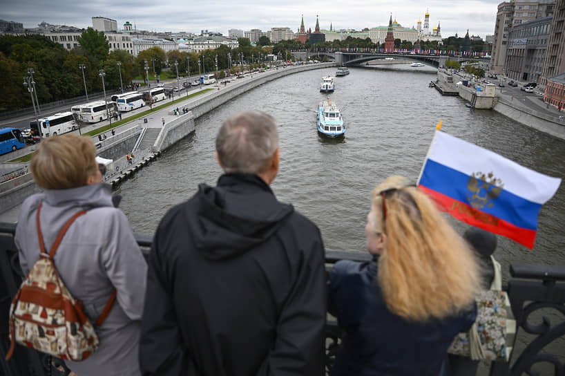 Праздничный парад судов, приуроченный ко Дню города