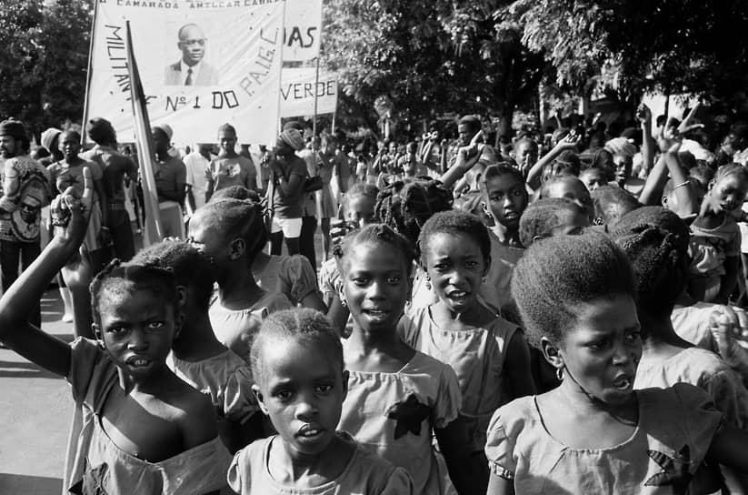 Демонстрация в честь провозглашения независимости Гвинеи-Бисау