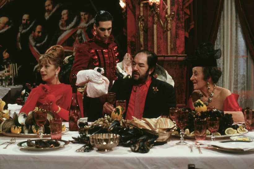 В 1965 году Майкл Гэмбон дебютировал в кино в фильме «Отелло». Среди других известных фильмов, в которых принимал участие актер — «Повар, вор, его жена и ее любовник» (на фото, 1989), «Свой человек» (1999), «Госфорд-парк» (2001), «Король говорит!» (2010)