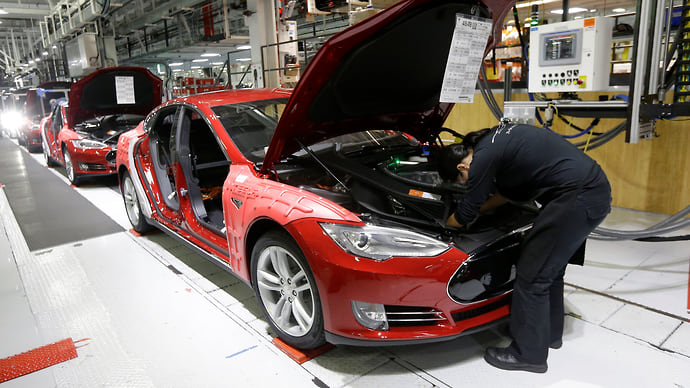 На заводах Tesla нашли расистов