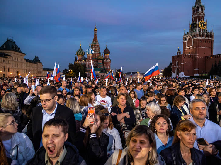 В планах президента РФ Владимира Путина не было посещения митинга-концерта, заявил  пресс-секретарь главы государства Дмитрий Песков. 30 сентября 2022 года Владимир Путин выступил на аналогичном митинге-концерте и назвал день подписания договоров о присоединении новых регионов историческим