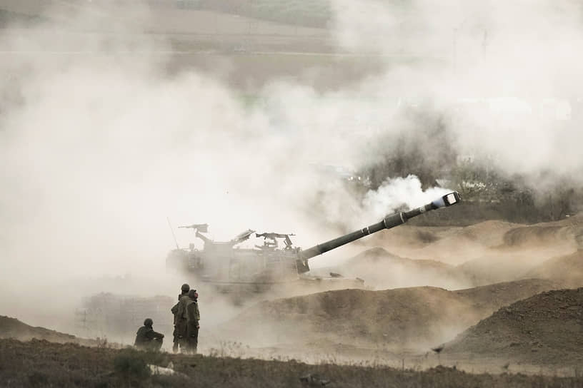 Израильские военные на позиции недалеко от границы с сектором Газа