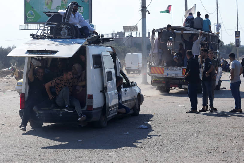 Эвакуация палестинцев по дороге Салах эд-Дин на юг сектора Газа