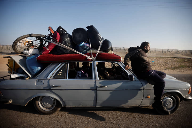 Палестинцы уезжают из Хан-Юниса (сектор Газа)