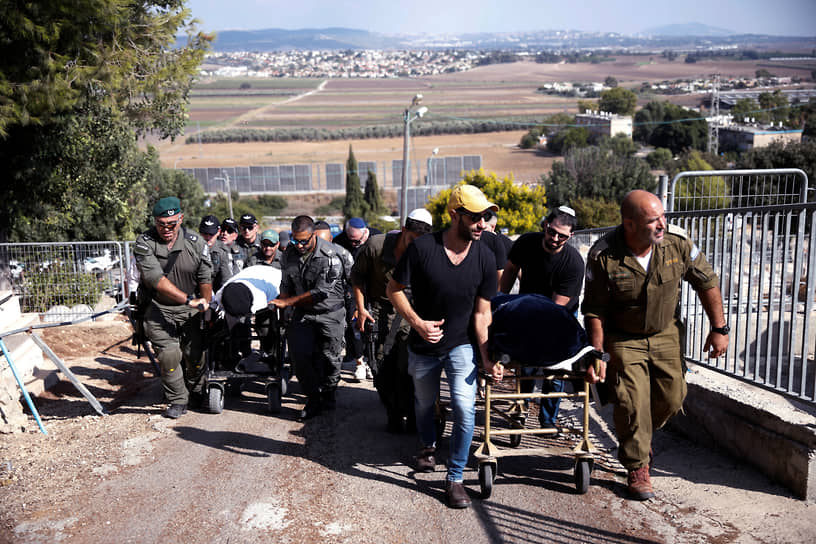 Похороны в израильском поселке Кирьят-Тивон участников фестиваля Nature Party, погибших в результате атаки «Хамаса»