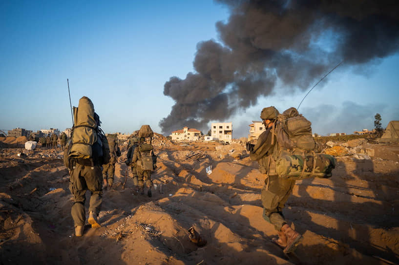Израильские военные во время наземной операции в секторе Газа