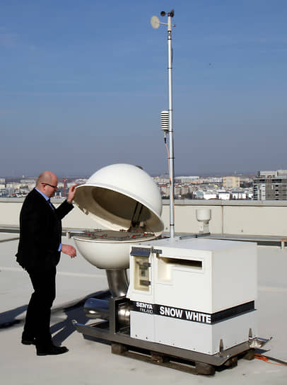 Станция измерения радиации на крыше Международного центра в Вене