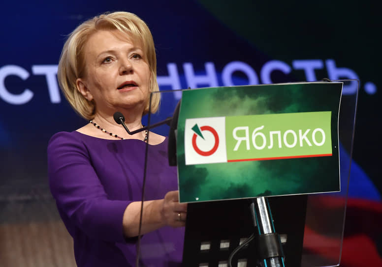 Эмилия Слабунова вступила в «Яблоко» в 2003 году, с 2011 года является депутатом заксобрания Карелии. В 2015-2019 годах возглавляла партию