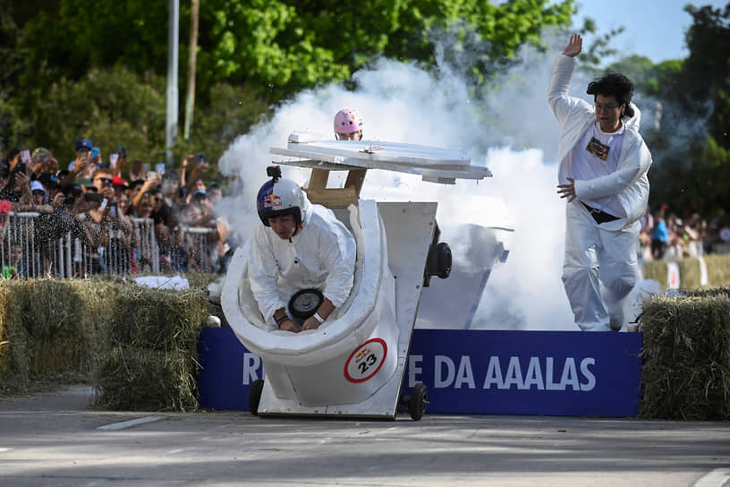 Буэнос-Айрес, Аргентина. Участники гонок Red Bull Soapbox Race