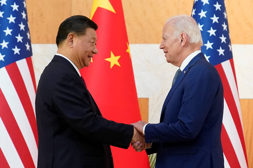 Президенты КНР и США Си Цзиньпин (слева) и Джо Байден 
