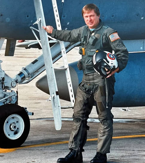 Виктор Беленко в комбинезон пилота ВВС США