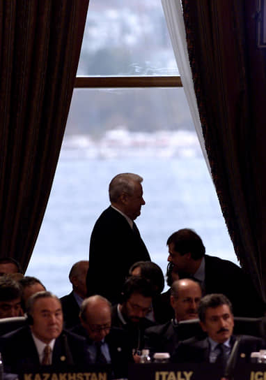Стамбул, Турция, 1999 год. Президент России Борис Ельцин на Саммите ОБСЕ
