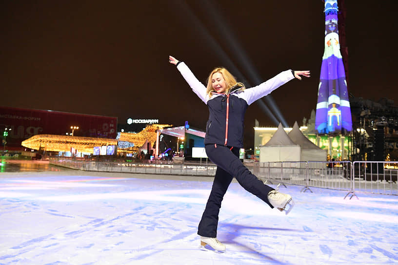 Фигуристка Анастасия Гребенкина на церемонии открытия зимнего сезона 2023/24 на ВДНХ